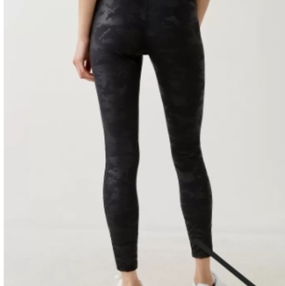 True Religion Black Camo Legging - Picture 3 of 5